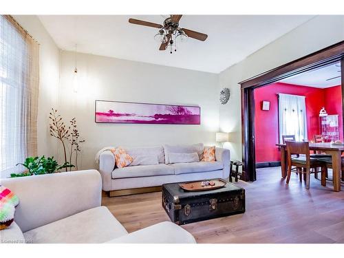 43 Albert Street, St. Catharines, ON - Indoor Photo Showing Living Room