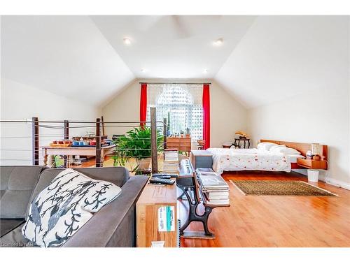 43 Albert Street, St. Catharines, ON - Indoor Photo Showing Bedroom