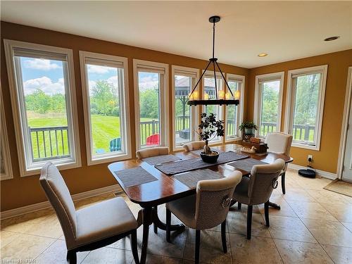 10638 Willoughby Drive, Niagara Falls, ON - Indoor Photo Showing Dining Room