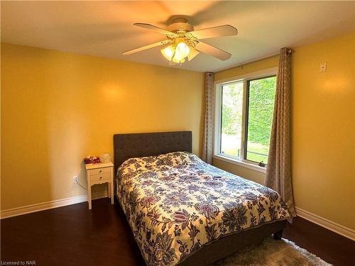 10638 Willoughby Drive, Niagara Falls, ON - Indoor Photo Showing Bedroom