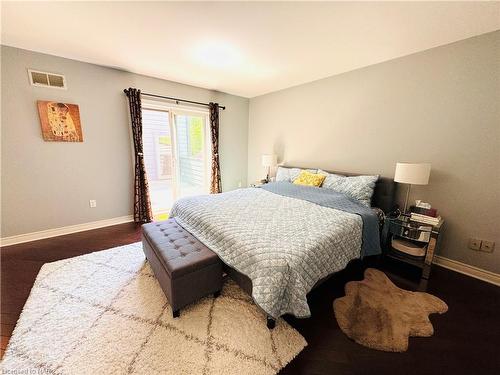 10638 Willoughby Drive, Niagara Falls, ON - Indoor Photo Showing Bedroom