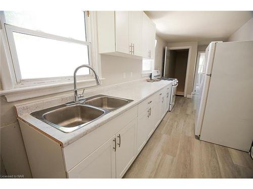 4311 Ellis Street, Niagara Falls, ON - Indoor Photo Showing Kitchen With Double Sink