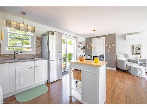 621 Bidwell Parkway, Fort Erie, ON - Indoor Photo Showing Kitchen