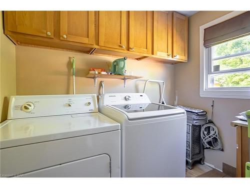 621 Bidwell Parkway, Fort Erie, ON - Indoor Photo Showing Laundry Room