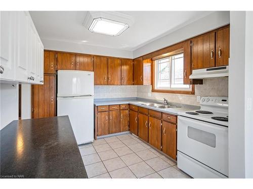 88 Ziraldo Road, St. Catharines, ON - Indoor Photo Showing Kitchen With Double Sink