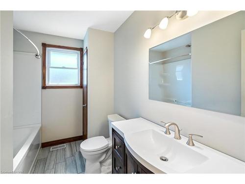 88 Ziraldo Road, St. Catharines, ON - Indoor Photo Showing Bathroom