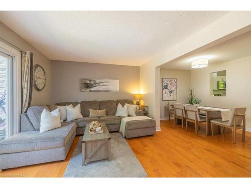 14-18 Barry Street, St. Catharines, ON - Indoor Photo Showing Living Room