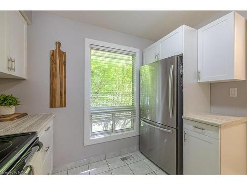 14-18 Barry Street, St. Catharines, ON - Indoor Photo Showing Kitchen