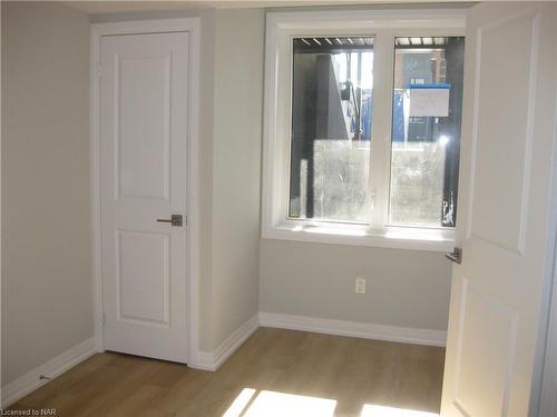 76-6705 Cropp Street, Niagara Falls, ON - Indoor Photo Showing Other Room