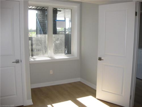 76-6705 Cropp Street, Niagara Falls, ON - Indoor Photo Showing Other Room