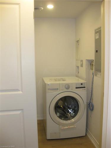 76-6705 Cropp Street, Niagara Falls, ON - Indoor Photo Showing Laundry Room