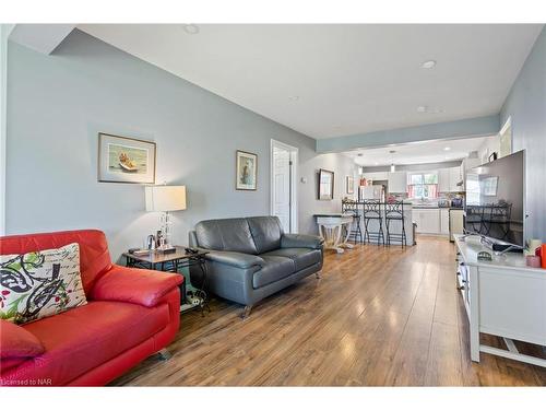 97 Chippawa Road, Port Colborne, ON - Indoor Photo Showing Living Room