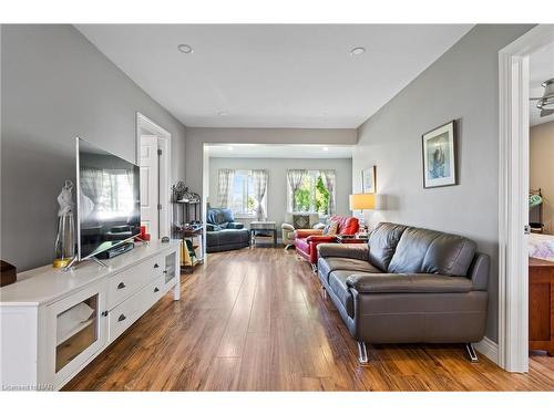 97 Chippawa Road, Port Colborne, ON - Indoor Photo Showing Living Room