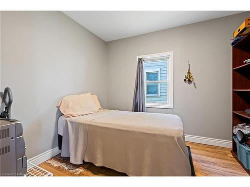 97 Chippawa Road, Port Colborne, ON - Indoor Photo Showing Bedroom