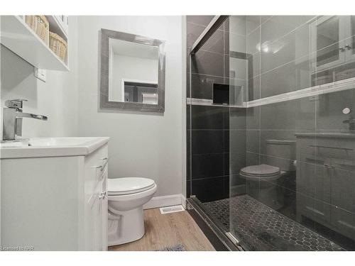 239 Bowen Road, Fort Erie, ON - Indoor Photo Showing Bathroom