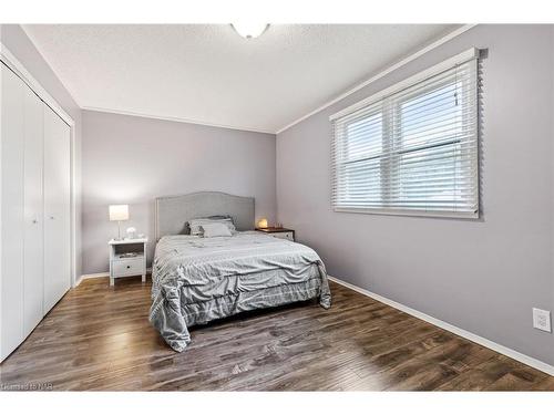 5938 Crimson Drive, Niagara Falls, ON - Indoor Photo Showing Bedroom
