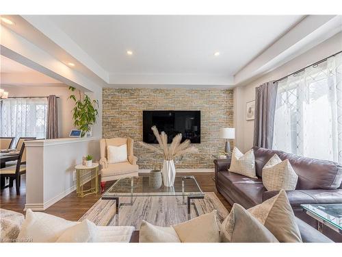 257 South Pelham Road, Welland, ON - Indoor Photo Showing Living Room