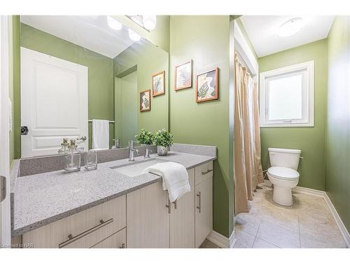 257 South Pelham Road, Welland, ON - Indoor Photo Showing Bathroom