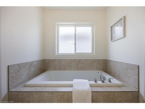 257 South Pelham Road, Welland, ON - Indoor Photo Showing Bathroom