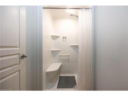 257 South Pelham Road, Welland, ON - Indoor Photo Showing Bathroom