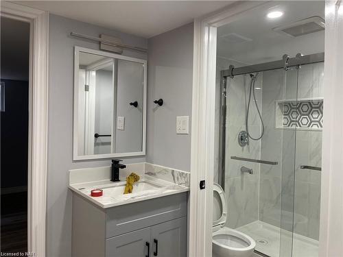 15 Philpark Road, St. Catharines, ON - Indoor Photo Showing Bathroom