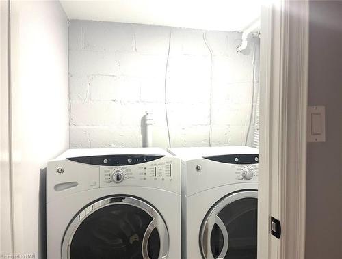 15 Philpark Road, St. Catharines, ON - Indoor Photo Showing Laundry Room