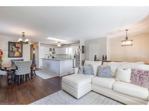 48 Margery Avenue, St. Catharines, ON - Indoor Photo Showing Living Room