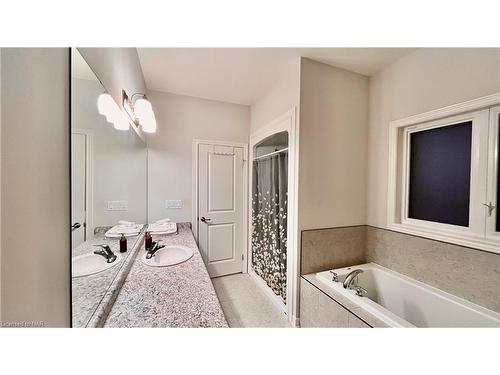 9453 Tallgrass Avenue, Niagara Falls, ON - Indoor Photo Showing Bathroom