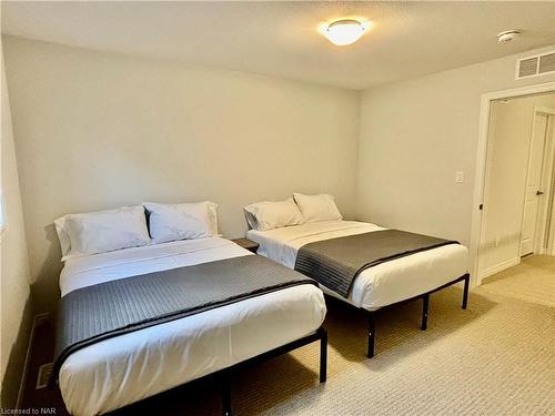 9453 Tallgrass Avenue, Niagara Falls, ON - Indoor Photo Showing Bedroom
