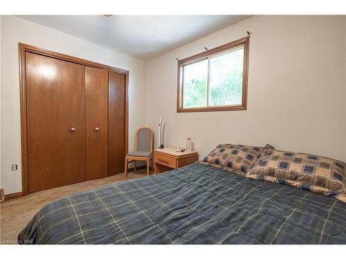 7992 Post Road, Niagara Falls, ON - Indoor Photo Showing Bedroom