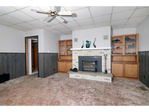 6776 Betty Avenue, Niagara Falls, ON - Indoor Photo Showing Living Room With Fireplace