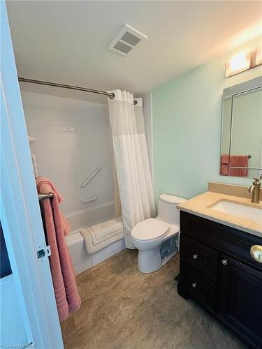 809-7 Gale Crescent, St. Catharines, ON - Indoor Photo Showing Bathroom