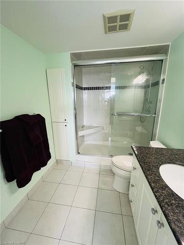 809-7 Gale Crescent, St. Catharines, ON - Indoor Photo Showing Bathroom