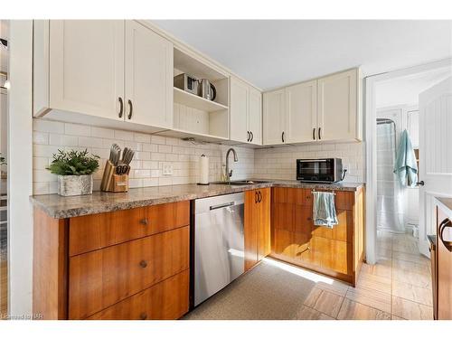 62 Louisa Street, St. Catharines, ON - Indoor Photo Showing Kitchen