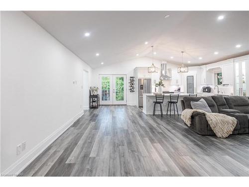 190 Maple Leaf Avenue, Ridgeway, ON - Indoor Photo Showing Living Room