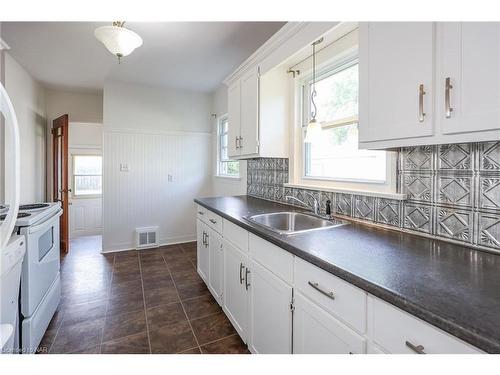 10 Fir Avenue, St. Catharines, ON - Indoor Photo Showing Kitchen With Double Sink