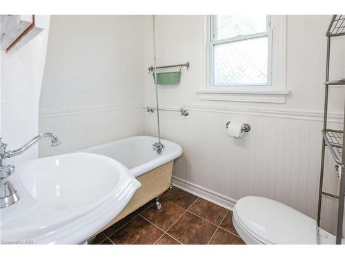 10 Fir Avenue, St. Catharines, ON - Indoor Photo Showing Bathroom