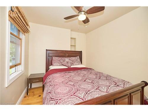 11851 Lakeshore Road, Wainfleet, ON - Indoor Photo Showing Bedroom