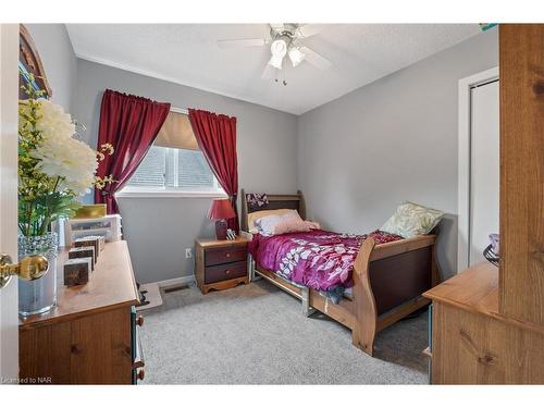 660 Grandview Road, Fort Erie, ON - Indoor Photo Showing Bedroom