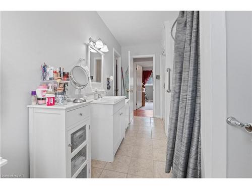 660 Grandview Road, Fort Erie, ON - Indoor Photo Showing Bathroom