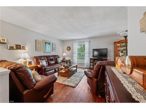 660 Grandview Road, Fort Erie, ON - Indoor Photo Showing Living Room