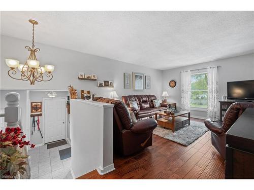 660 Grandview Road, Fort Erie, ON - Indoor Photo Showing Living Room