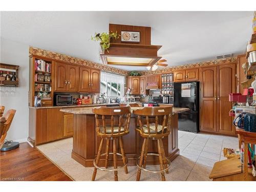 660 Grandview Road, Fort Erie, ON - Indoor Photo Showing Kitchen