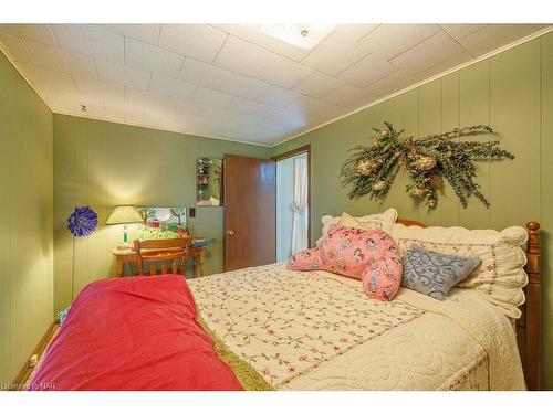 4680 Bowen Road, Fort Erie, ON - Indoor Photo Showing Bedroom