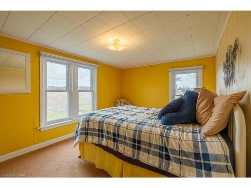 4680 Bowen Road, Fort Erie, ON - Indoor Photo Showing Bedroom