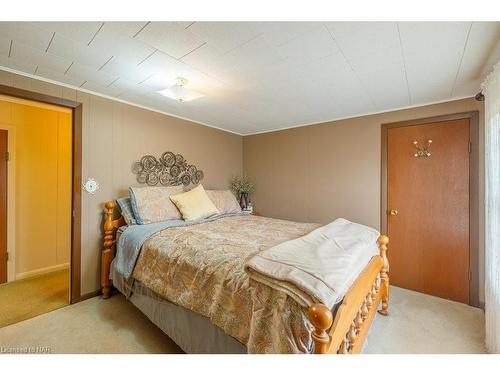 4680 Bowen Road, Fort Erie, ON - Indoor Photo Showing Bedroom