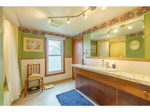 4680 Bowen Road, Fort Erie, ON - Indoor Photo Showing Bathroom