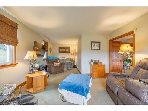 4680 Bowen Road, Fort Erie, ON - Indoor Photo Showing Living Room