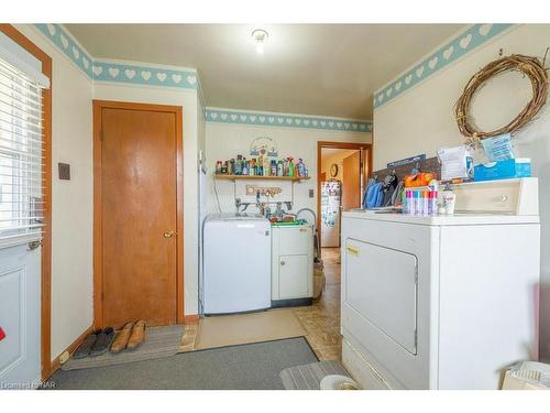 4680 Bowen Road, Fort Erie, ON - Indoor Photo Showing Laundry Room