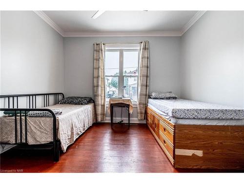 5047 Crysler Avenue, Niagara Falls, ON - Indoor Photo Showing Bedroom